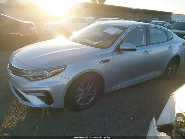 5XXGT4L3XLG394497 2020 KIA OPTIMA - Image 2