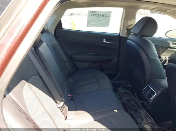 5XXGU4L12KG292041 2019 KIA OPTIMA - Image 8