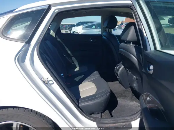 5XXGU4L13KG311602 2019 KIA OPTIMA - Image 8