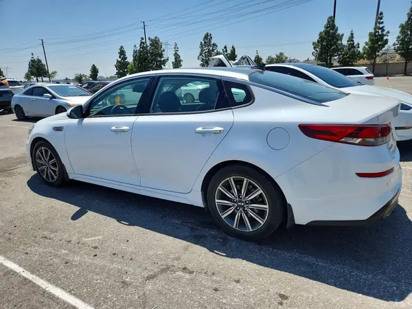 5XXGU4L15KG301802 2019 KIA OPTIMA - Image 2