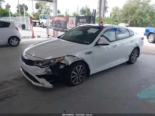 5XXGU4L15KG330653 2019 KIA OPTIMA - Image 2