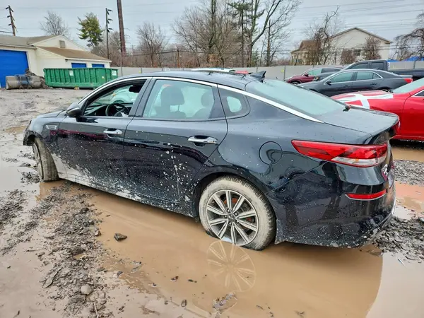 5XXGU4L15KG372496 2019 KIA OPTIMA - Image 2