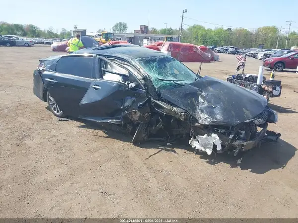 5XXGU4L17KG323378 2019 KIA OPTIMA - Image 1