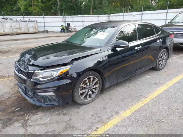 5XXGU4L17LG411560 2020 KIA OPTIMA - Image 2