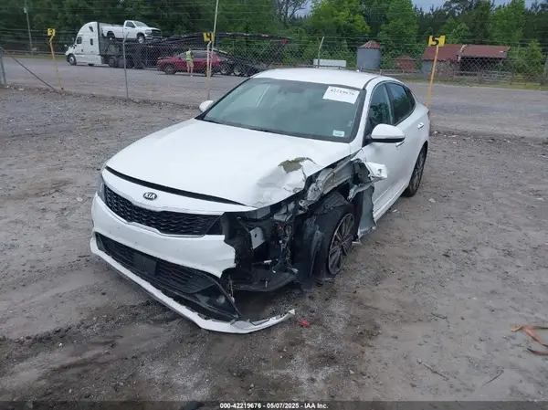 5XXGU4L18KG286177 2019 KIA OPTIMA - Image 2