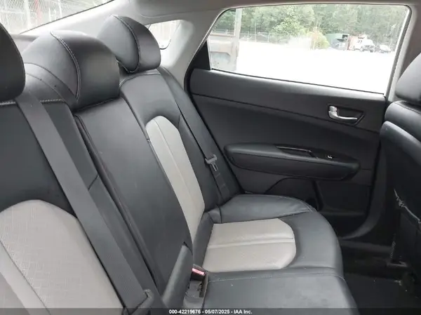 5XXGU4L18KG286177 2019 KIA OPTIMA - Image 8