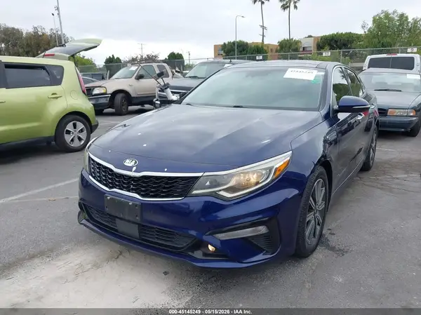5XXGU4L18KG305925 2019 KIA OPTIMA - Image 2
