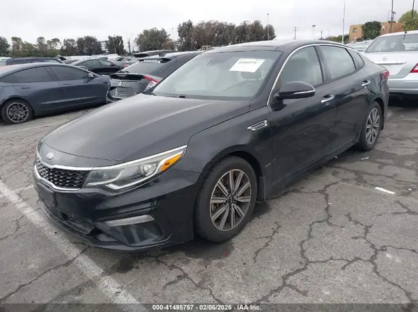 5XXGU4L18KG315564 2019 KIA OPTIMA - Image 2