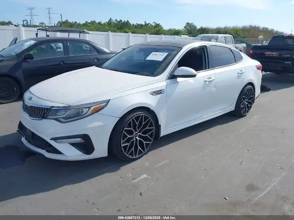 5XXGU4L18KG327553 2019 KIA OPTIMA - Image 2