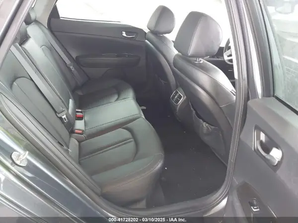 5XXGU4L18KG377093 2019 KIA OPTIMA - Image 8
