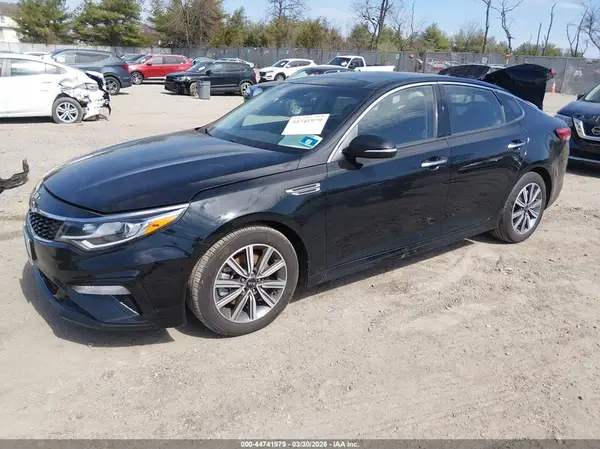 5XXGU4L19LG422818 2020 KIA OPTIMA - Image 2