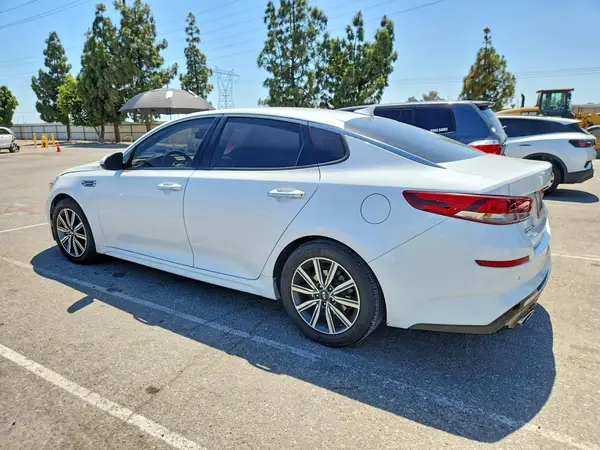 5XXGU4L1XLG399372 2020 KIA OPTIMA - Image 2
