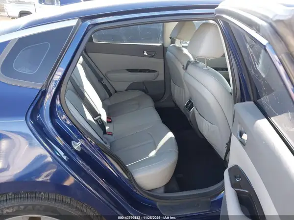 5XXGU4L30GG018443 2016 KIA OPTIMA - Image 8