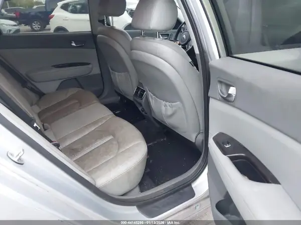 5XXGU4L30GG052401 2016 KIA OPTIMA - Image 8