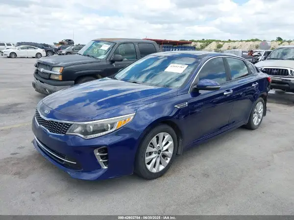 5XXGU4L30GG063656 2016 KIA OPTIMA - Image 2