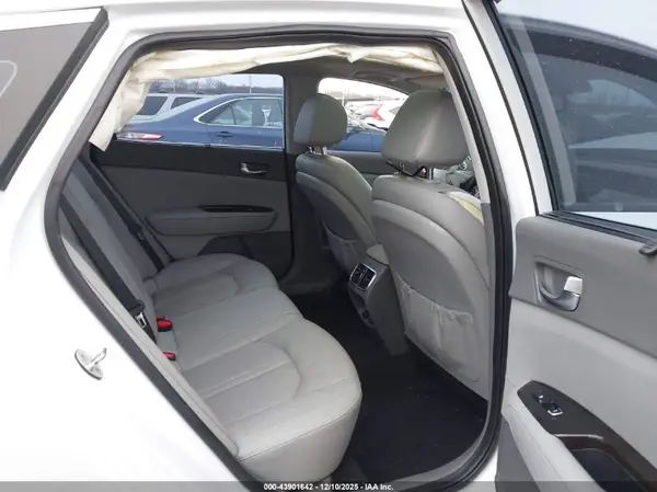 5XXGU4L30GG074561 2016 KIA OPTIMA - Image 8