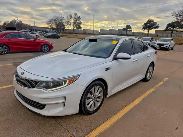 5XXGU4L30GG104304 2016 KIA OPTIMA - Image 2