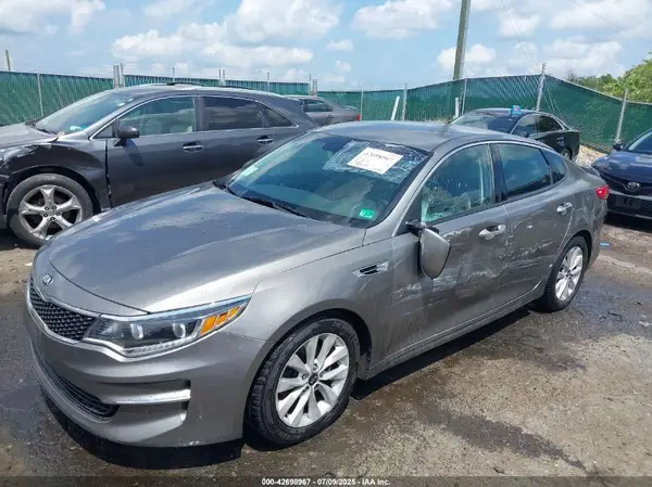 5XXGU4L30GG111513 2016 KIA OPTIMA - Image 2