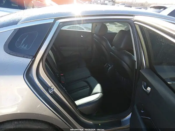 5XXGU4L30GG111530 2016 KIA OPTIMA - Image 8