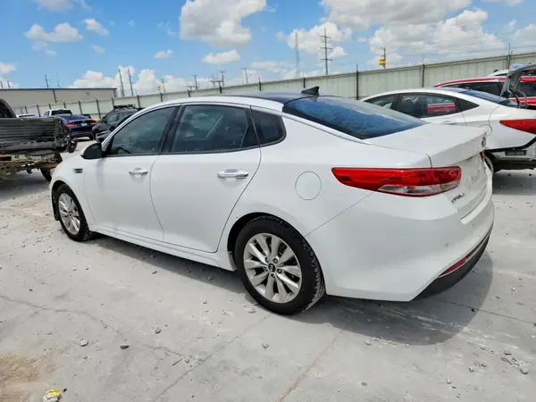 5XXGU4L30HG124070 2017 KIA OPTIMA - Image 2
