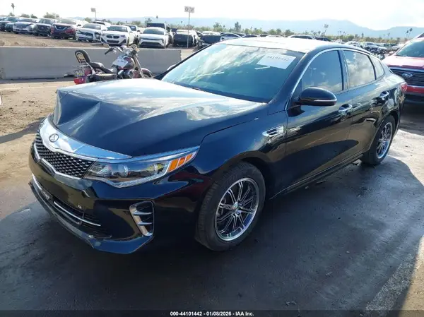 5XXGU4L30HG130077 2017 KIA OPTIMA - Image 2