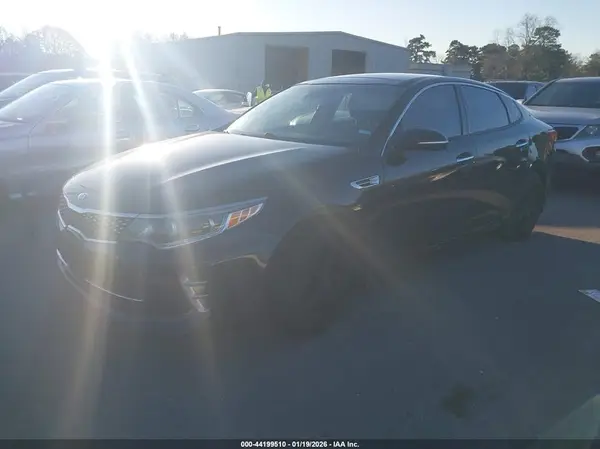5XXGU4L30HG153083 2017 KIA OPTIMA - Image 2