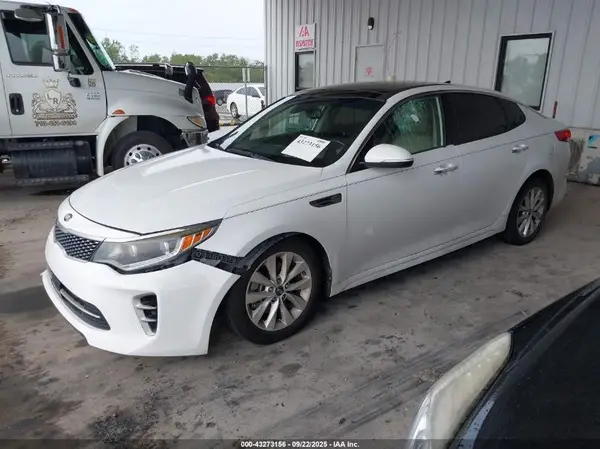 5XXGU4L30HG160583 2017 KIA OPTIMA - Image 2