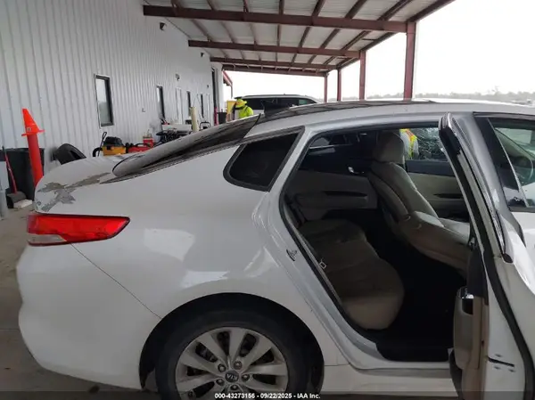 5XXGU4L30HG160583 2017 KIA OPTIMA - Image 8
