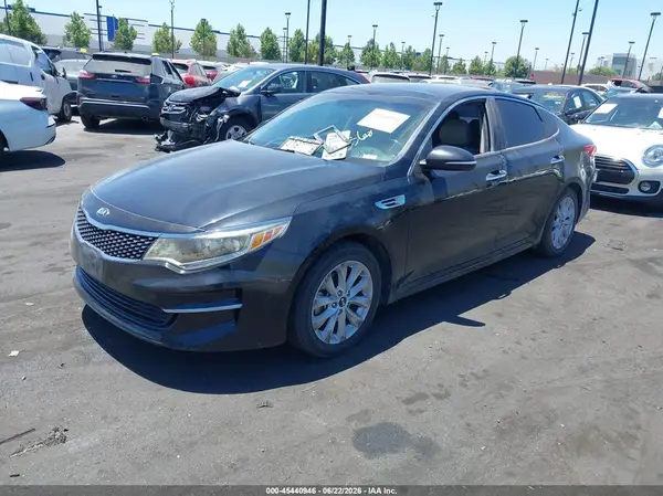 5XXGU4L30JG180645 2018 KIA OPTIMA - Image 2