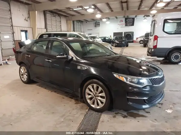 5XXGU4L30JG182878 2018 KIA OPTIMA - Image 1