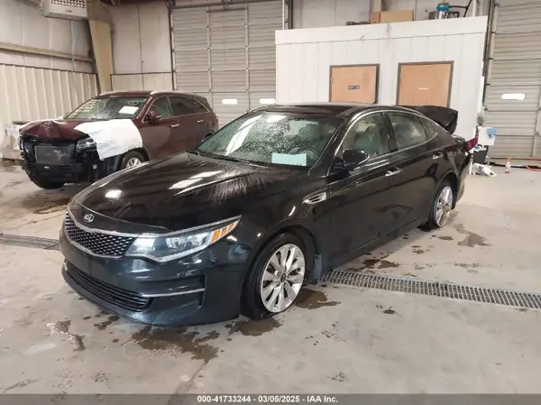 5XXGU4L30JG182878 2018 KIA OPTIMA - Image 2