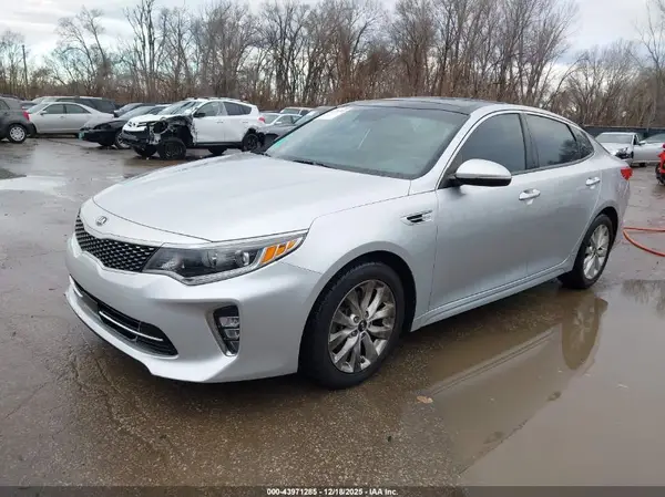 5XXGU4L30JG183738 2018 KIA OPTIMA - Image 2