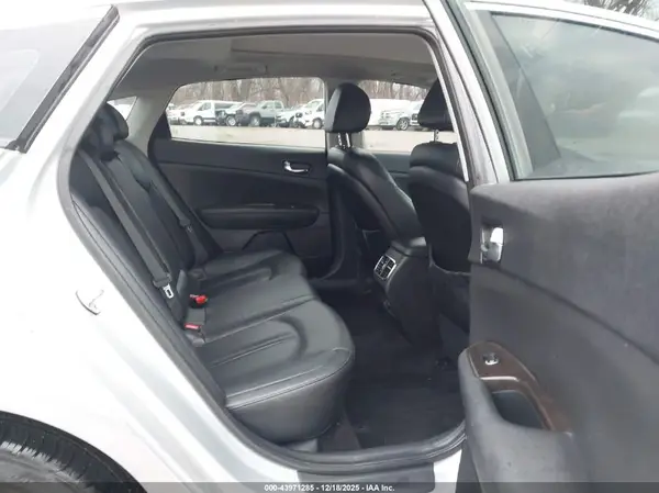 5XXGU4L30JG183738 2018 KIA OPTIMA - Image 8