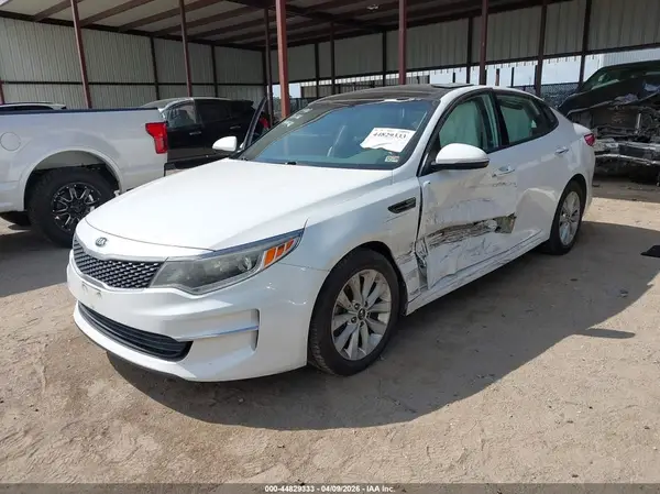 5XXGU4L30JG196280 2018 KIA OPTIMA - Image 2
