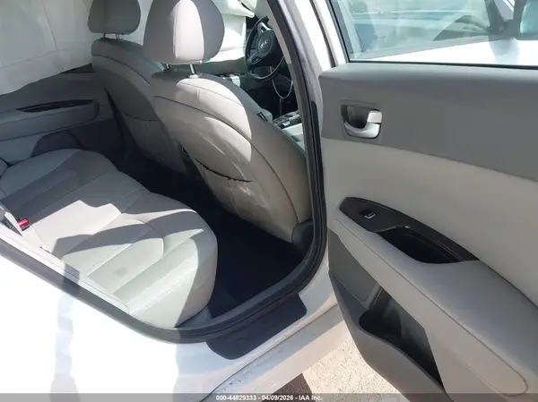 5XXGU4L30JG196280 2018 KIA OPTIMA - Image 8