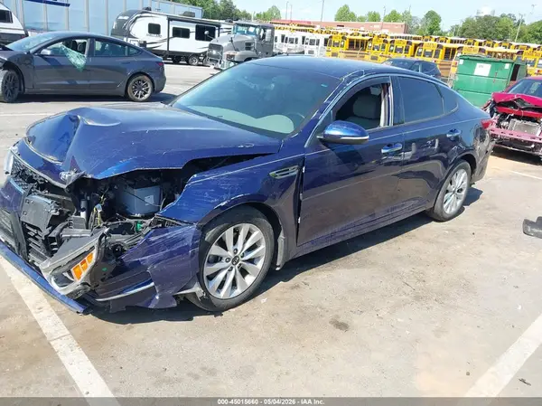 5XXGU4L30JG196960 2018 KIA OPTIMA - Image 2