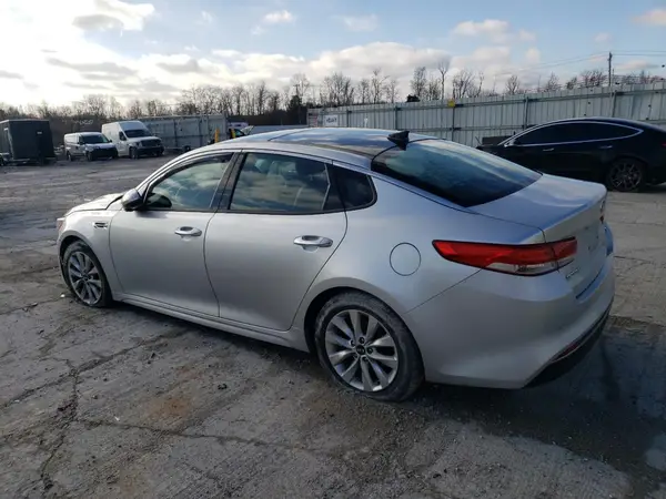 5XXGU4L30JG203423 2018 KIA OPTIMA - Image 2