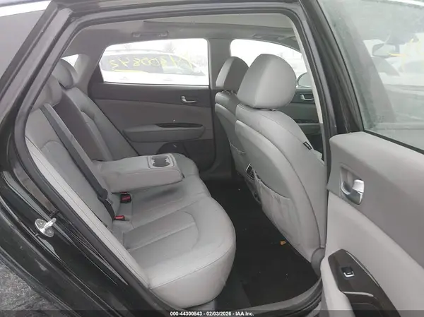 5XXGU4L30JG204247 2018 KIA OPTIMA - Image 8