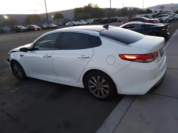 5XXGU4L30JG205687 2018 KIA OPTIMA - Image 2