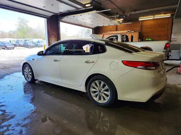 5XXGU4L30JG209688 2018 KIA OPTIMA - Image 2