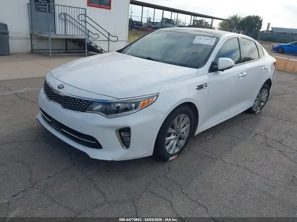 5XXGU4L30JG209867 2018 KIA OPTIMA - Image 2