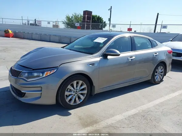 5XXGU4L30JG226913 2018 KIA OPTIMA - Image 2