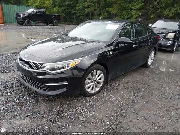 5XXGU4L30JG226989 2018 KIA OPTIMA - Image 2