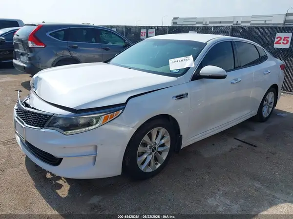 5XXGU4L30JG227589 2018 KIA OPTIMA - Image 2
