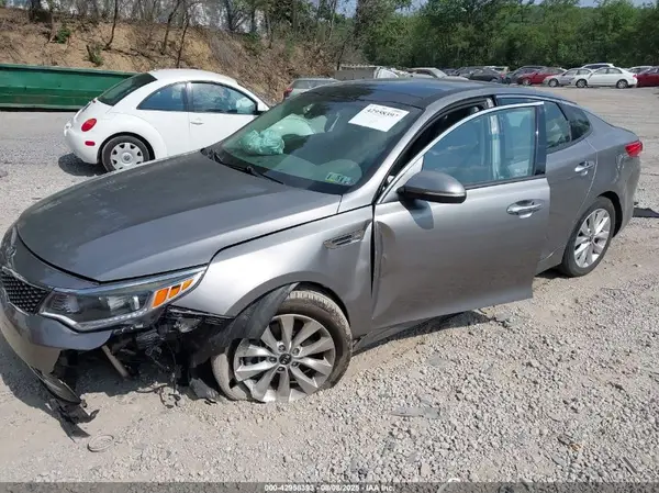 5XXGU4L30JG228449 2018 KIA OPTIMA - Image 2