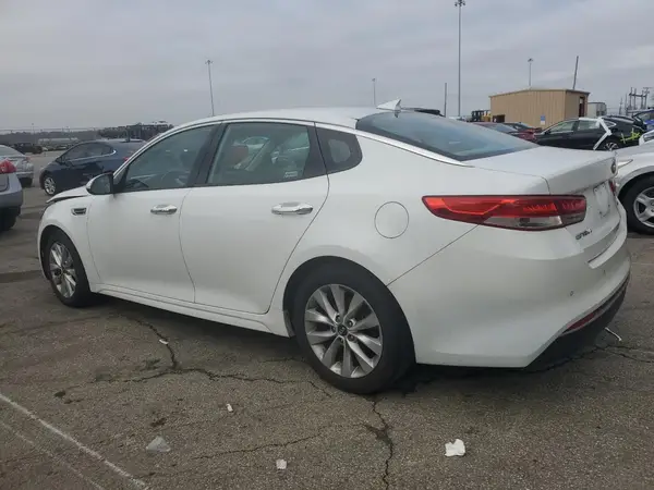 5XXGU4L30JG237734 2018 KIA OPTIMA - Image 2