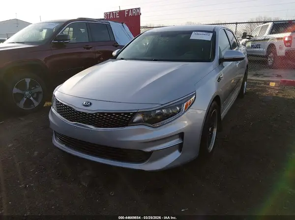 5XXGU4L30JG246966 2018 KIA OPTIMA - Image 2