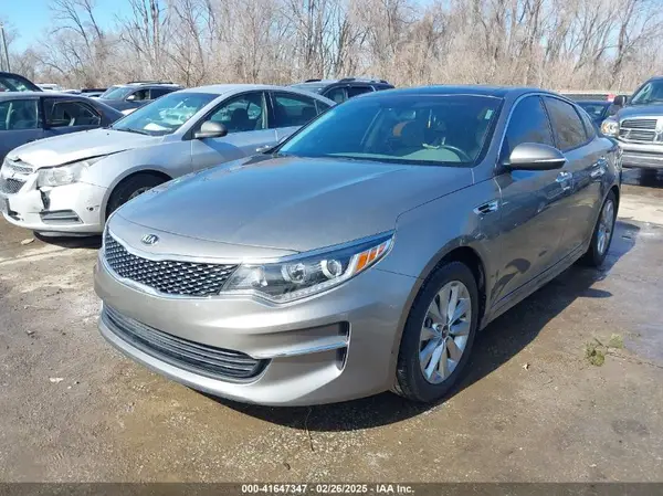 5XXGU4L30JG247924 2018 KIA OPTIMA - Image 2