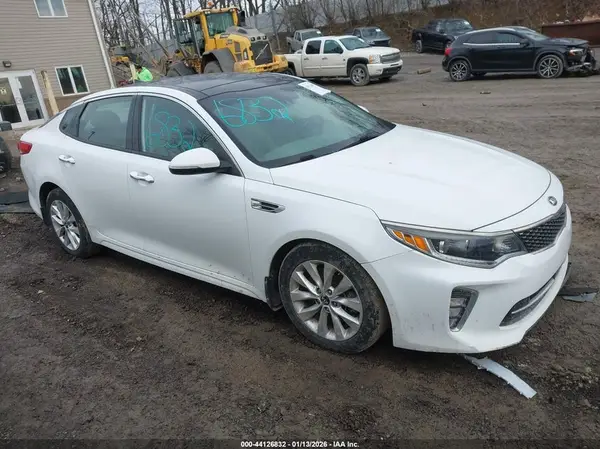 5XXGU4L30JG256803 2018 KIA OPTIMA - Image 1