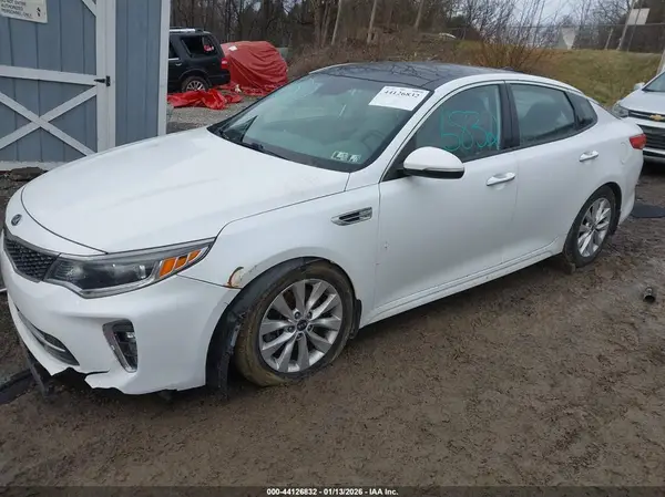 5XXGU4L30JG256803 2018 KIA OPTIMA - Image 2